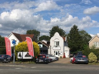 /photos/195/225e1557-341d-c163-6cf6-970d493479f1_i320x240.jpg